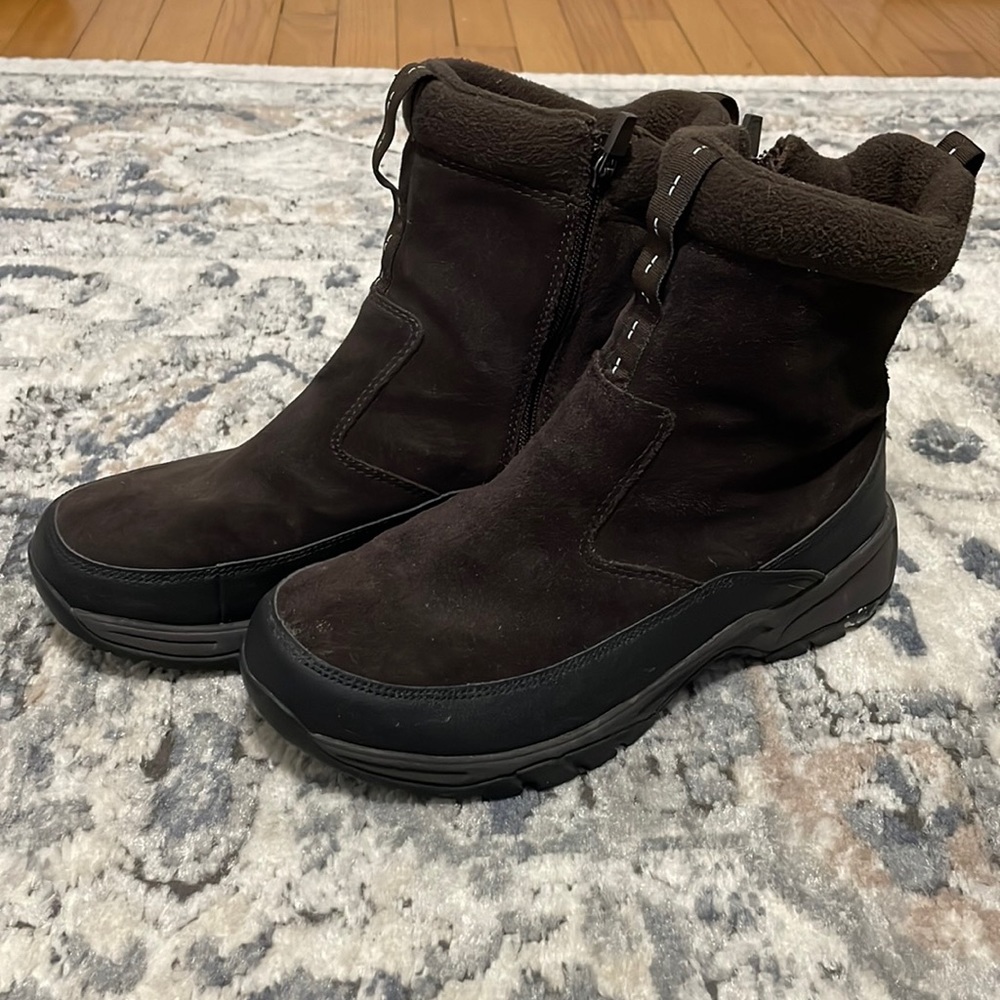 Dark brown suede/fleece LLbean boots.  Size 10.  Zip on.
